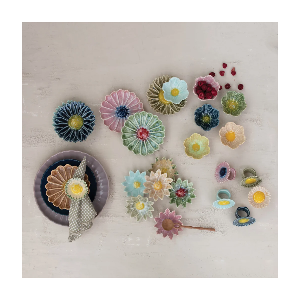 Daisy Shaped Stoneware Trinket Dish 02 context