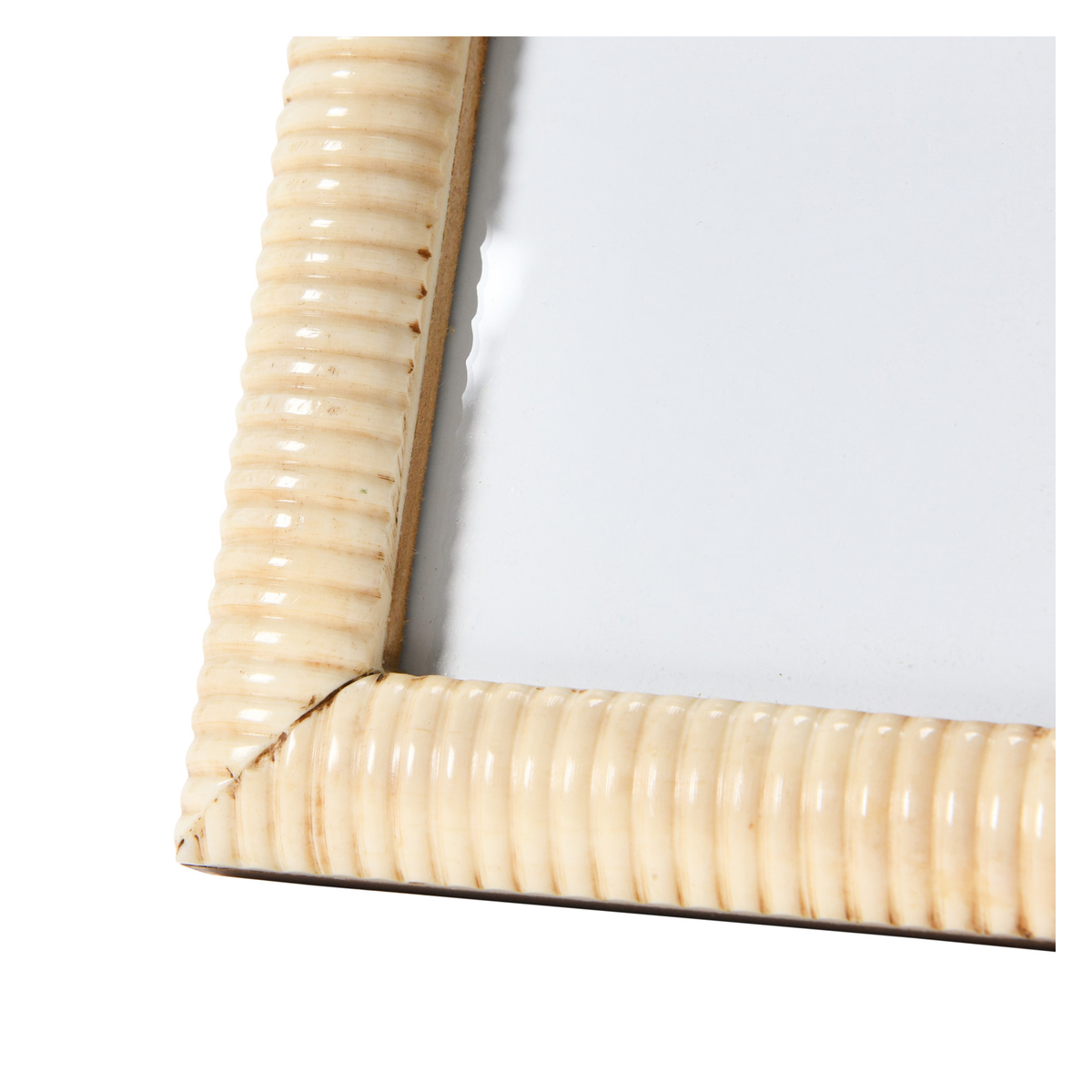 Hand-Carved Ribbed Tabletop Picture Frame 02 context